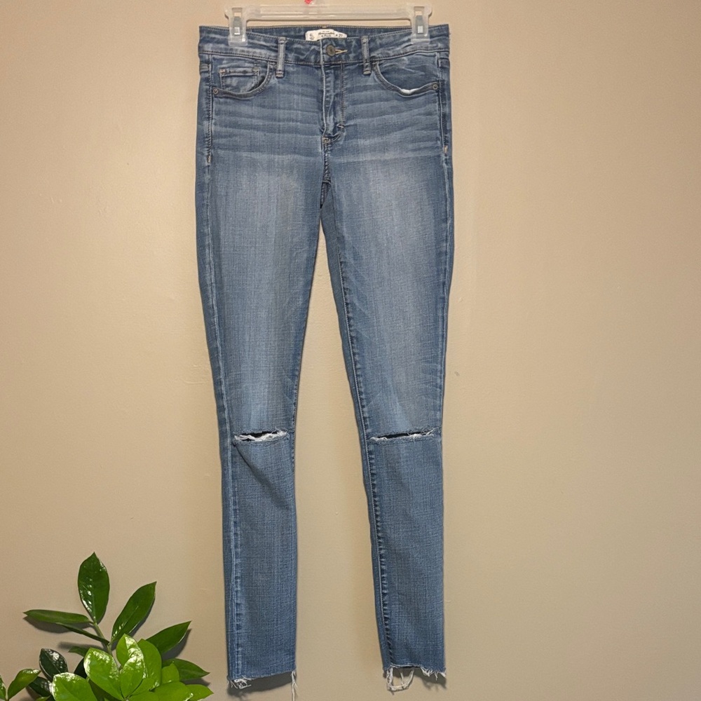 Abercrombie & Fitch Light Blue Distressed Slim Jeans - size 4L W27 L33